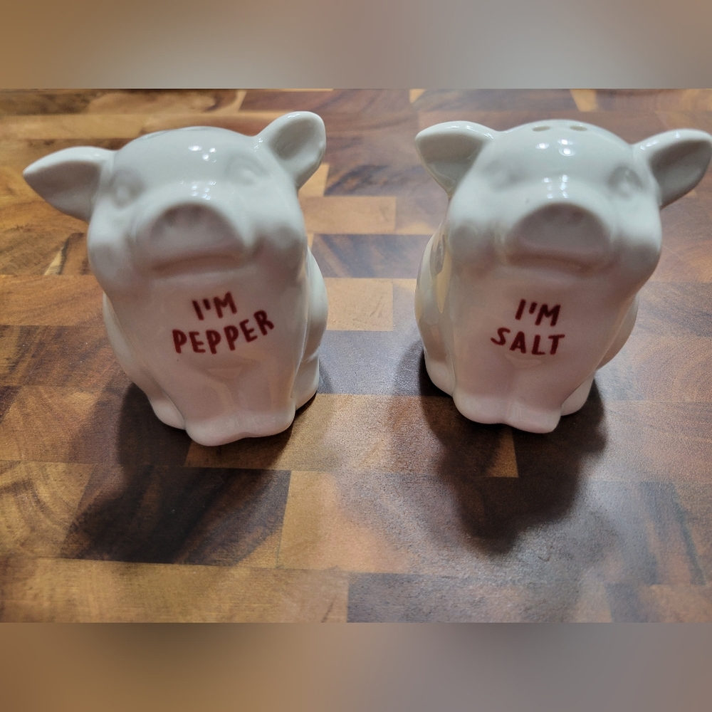Farm Pig Salt and Pepper Shaker Set, I'M SALT  I'M PEPPER